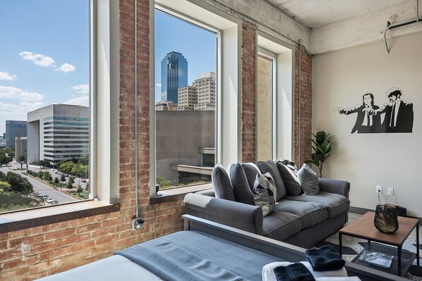 Apartment (3 Bedrooms) | 3 bedrooms, iron/ironing board, free WiFi - Downtown Dallas Gorgeous 3 BD, Pool & Gym (Dallas)