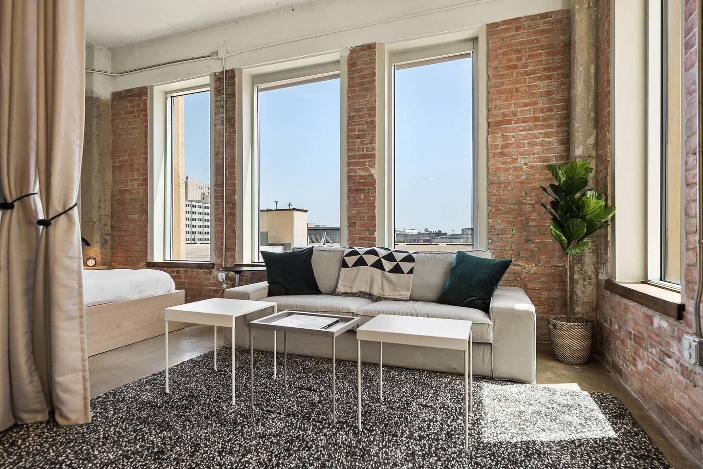 Apartment (3 Bedrooms) | Living room | TV