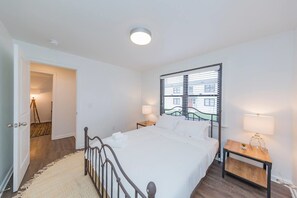 5 bedrooms, iron/ironing board, free WiFi