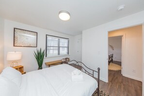 5 habitaciones, tabla de planchar con plancha y wifi gratis 