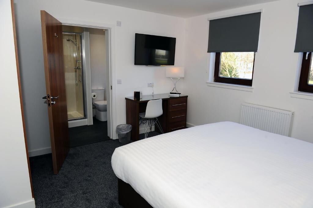 desk, iron/ironing board, free wifi, bed sheets