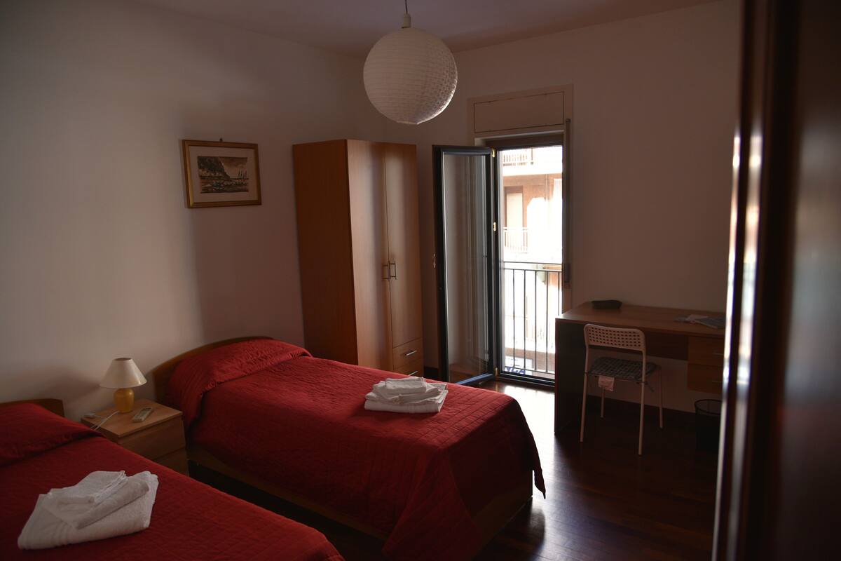 Twin Room, Private Bathroom | 1 bedroom, free WiFi, bed sheets