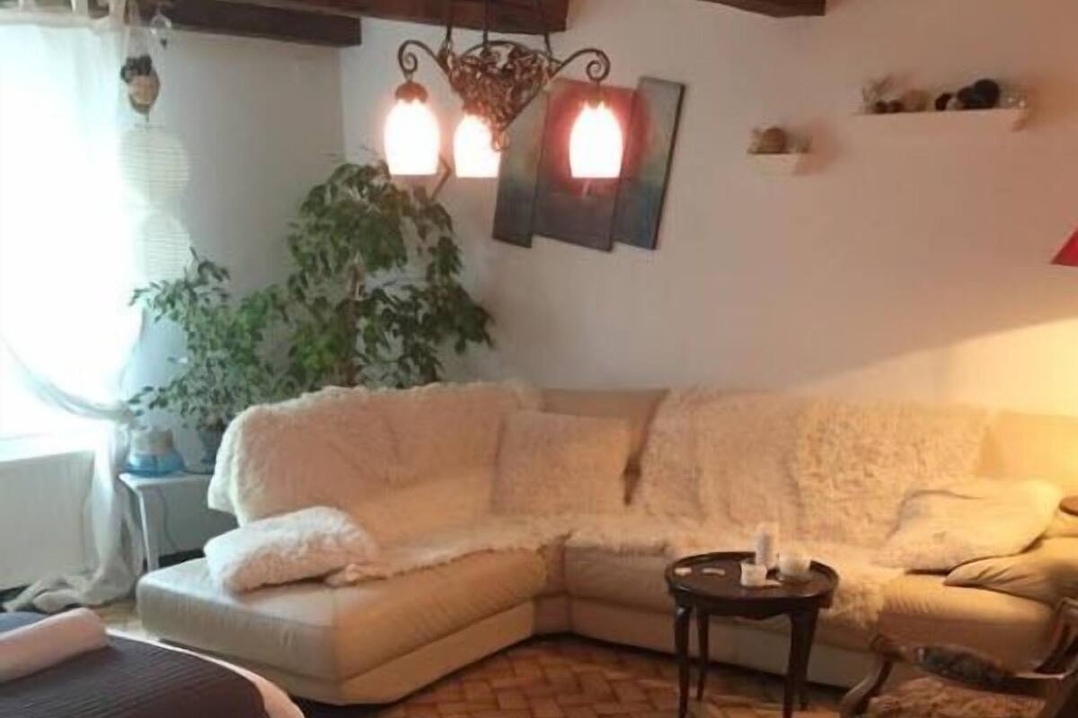 Decoración personalizada, muebles diferentes y cunas gratuitas