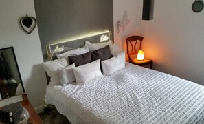 Decoración personalizada, muebles diferentes y cunas gratuitas