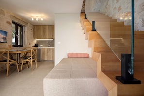 Mini réfrigérateur, plaque de cuisson, machine à expresso