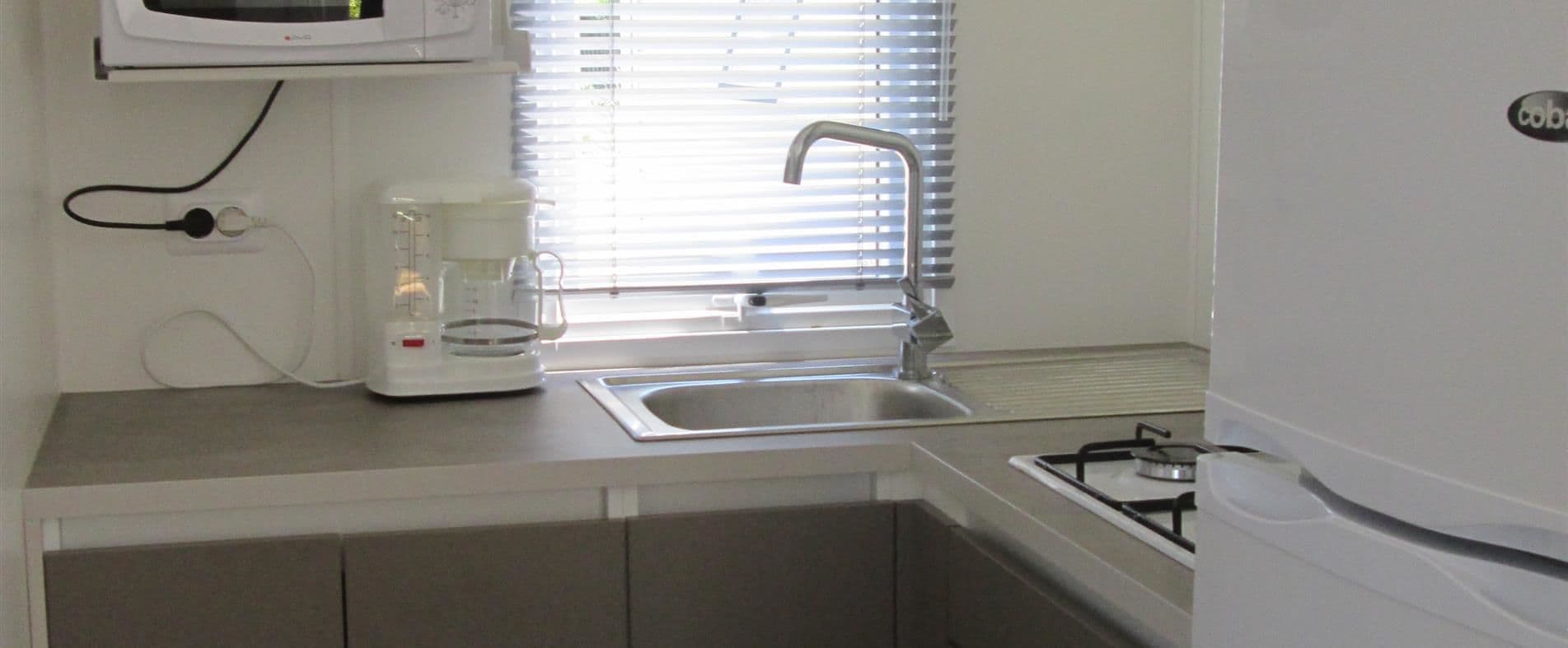 كارافان (Ibiza Solo) | مطبخ خاص | ثلاجة/مجمد بحجم كبير، ميكروويف، مستلزمات طهي/أطباق/أوعية