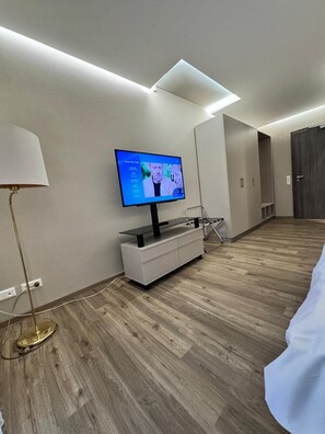 Deluxe Single Room | Living area