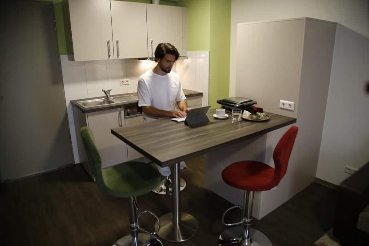 Single Room | In-room dining