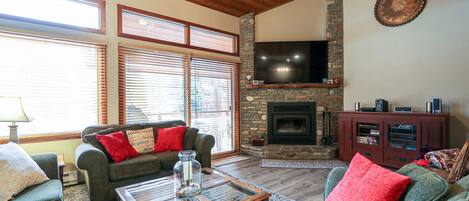 Condo, 2 Bedrooms | Living area