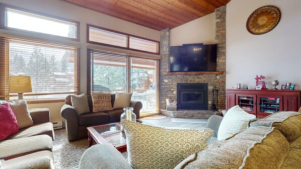 Condo, 2 Bedrooms | Living area | Smart TV