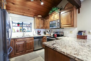 Condo, 2 Bedrooms | Private kitchen | Fridge, coffee/tea maker, toaster - Woodlands #33 3 Bedroom Condo by RedAwning (Mammoth Lakes)