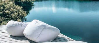 โรงแรมบูทีคคอร์โมรัน และ เสนาดทูรูม