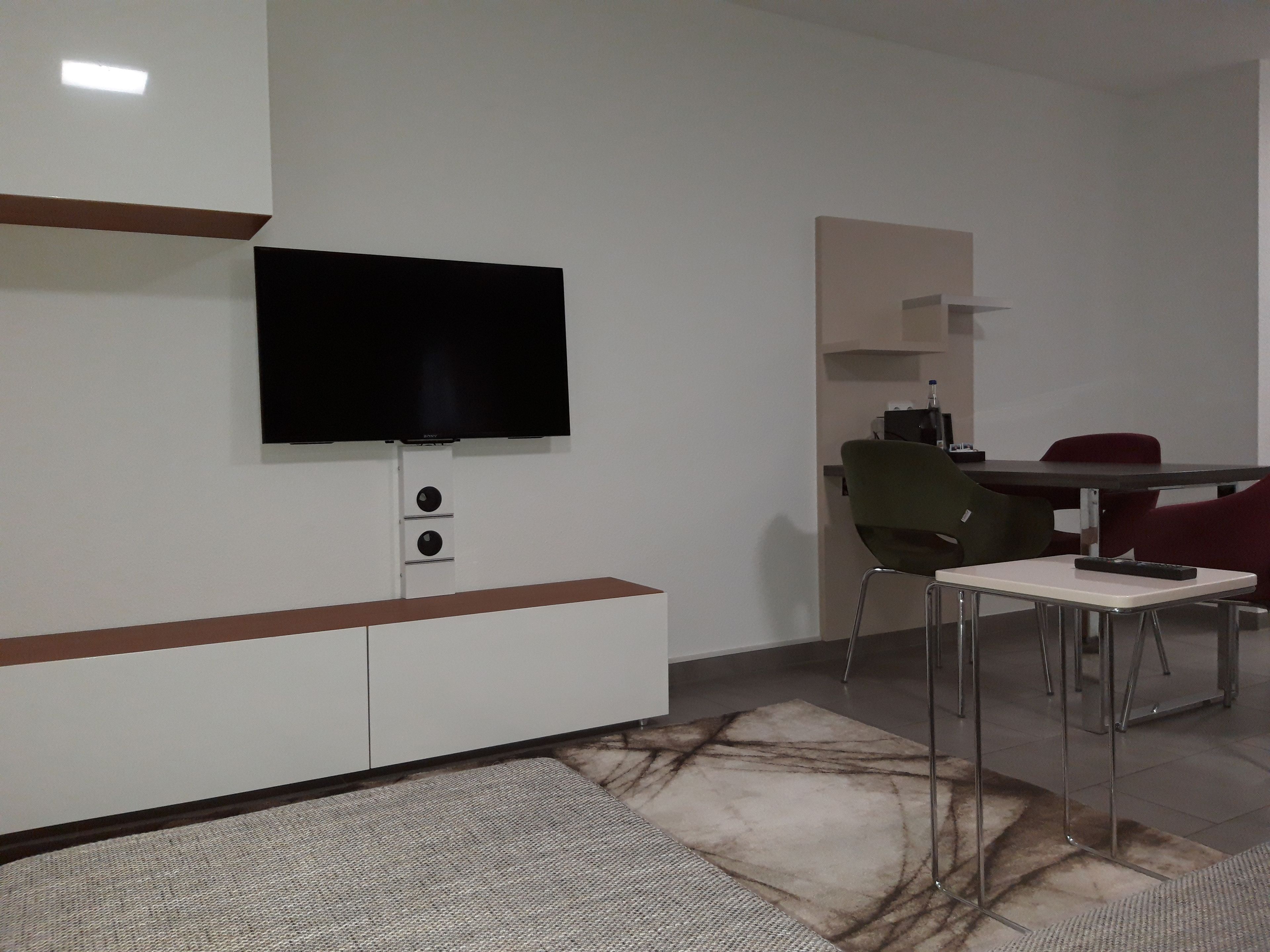 Comfort-Doppelzimmer | Wohnbereich | Smart-TV