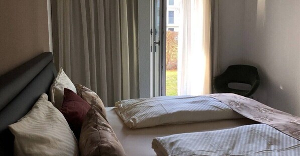 1 Schlafzimmer, Allergikerbettwaren, Zimmersafe, individuell dekoriert