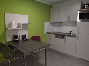 Yhden hengen comfort-huone | Ruokailu omassa huoneessa