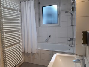 Kahden hengen comfort-huone | Syvä kylpyamme