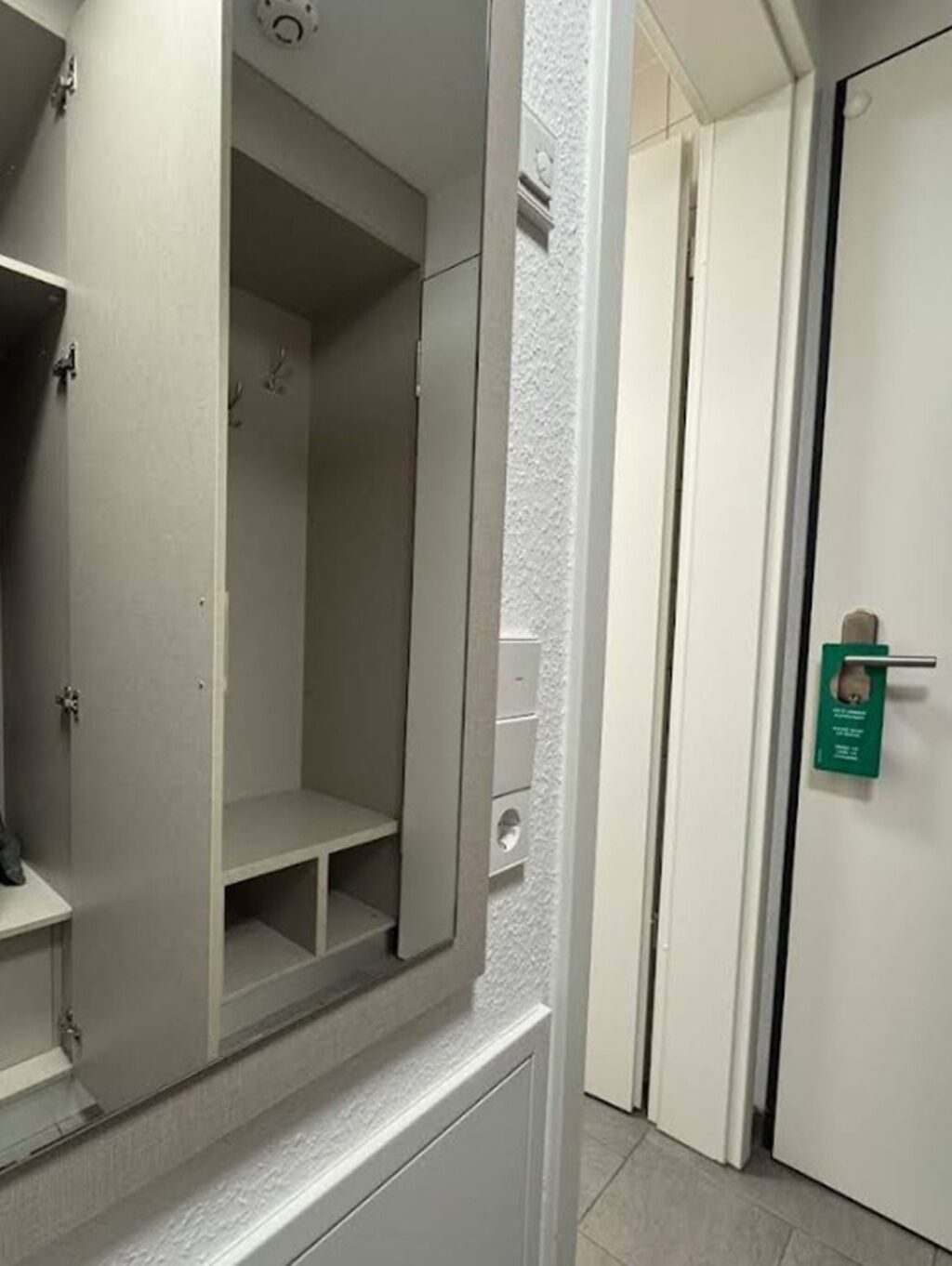 1 Schlafzimmer, Allergikerbettwaren, Zimmersafe, individuell dekoriert