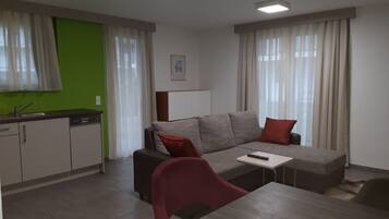 Comfort-Doppelzimmer | Wohnbereich | Smart-TV