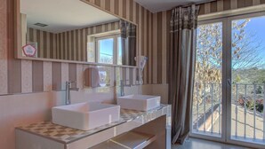 Superior Double Room, 1 Double Bed, Non Smoking | Bathroom - B&B Concha (Becerril de la Sierra)