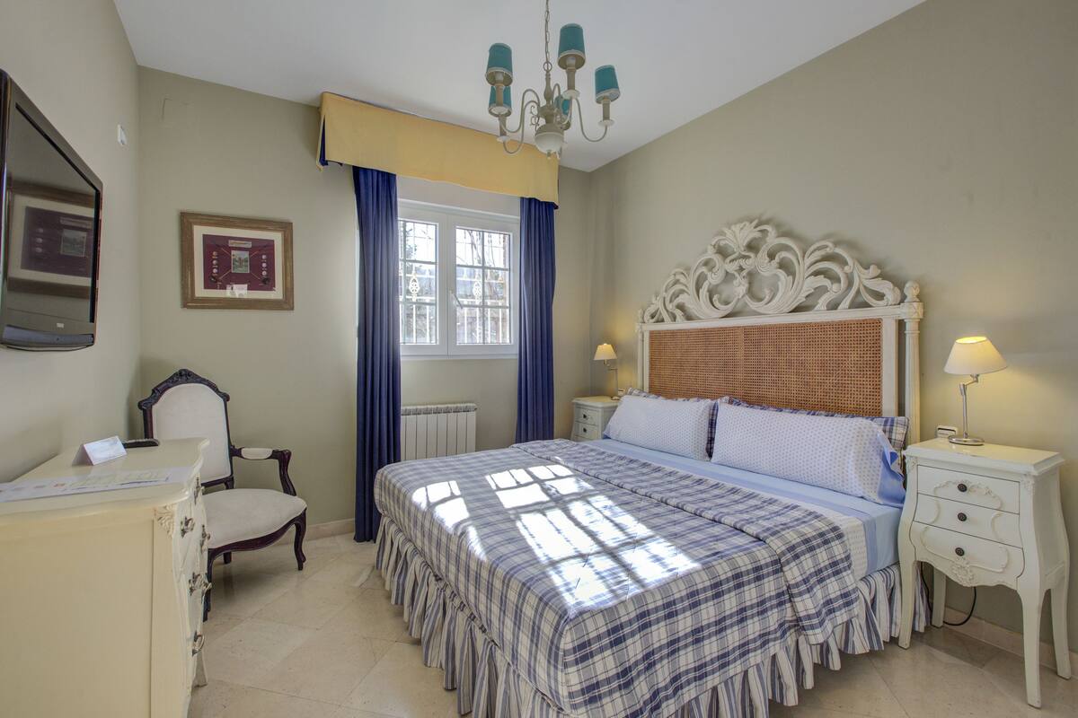 Deluxe Room, 1 Double Bed, Non Smoking | WiFi (free), bed sheets