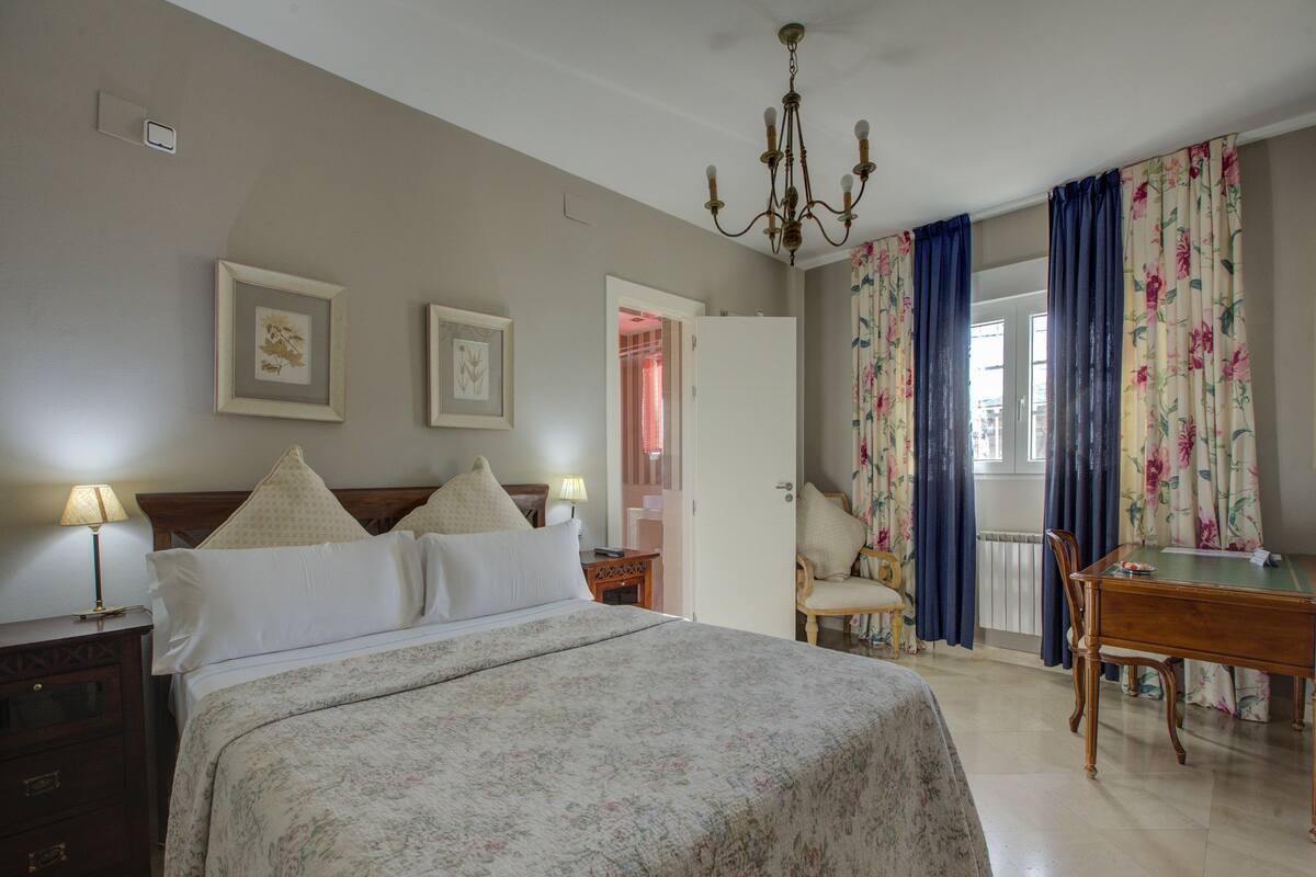Superior Double Room, 1 Double Bed, Non Smoking | WiFi (free), bed sheets