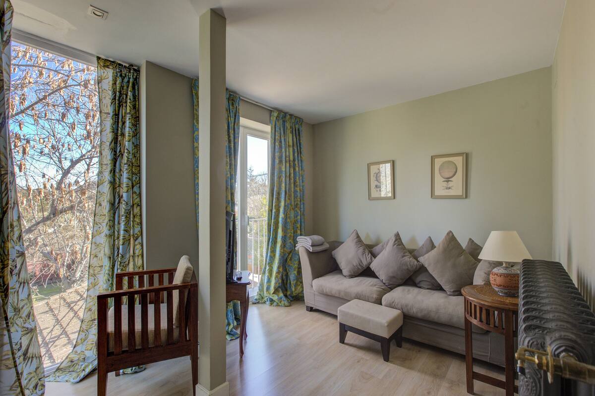 Suite, 1 Double Bed, Non Smoking | WiFi (free), bed sheets