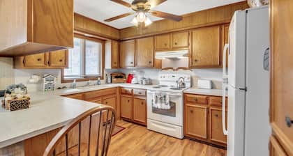 Stead House-3bd/2ba, Ttu, Fall Specials! 3 Bedroom Home by RedAwning