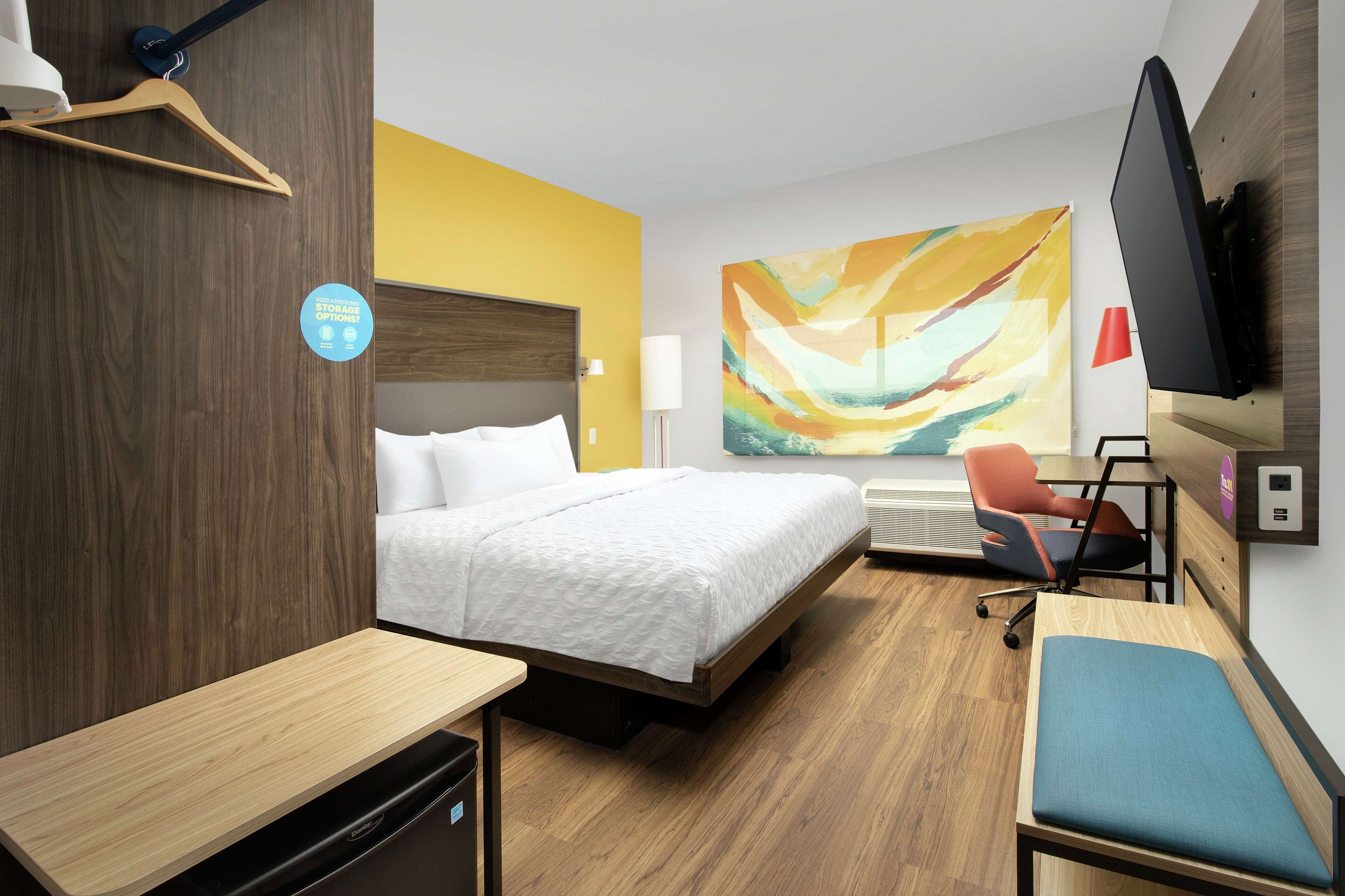 room, 1 king bed | in-room safe, desk, blackout curtains, iron/ironing board