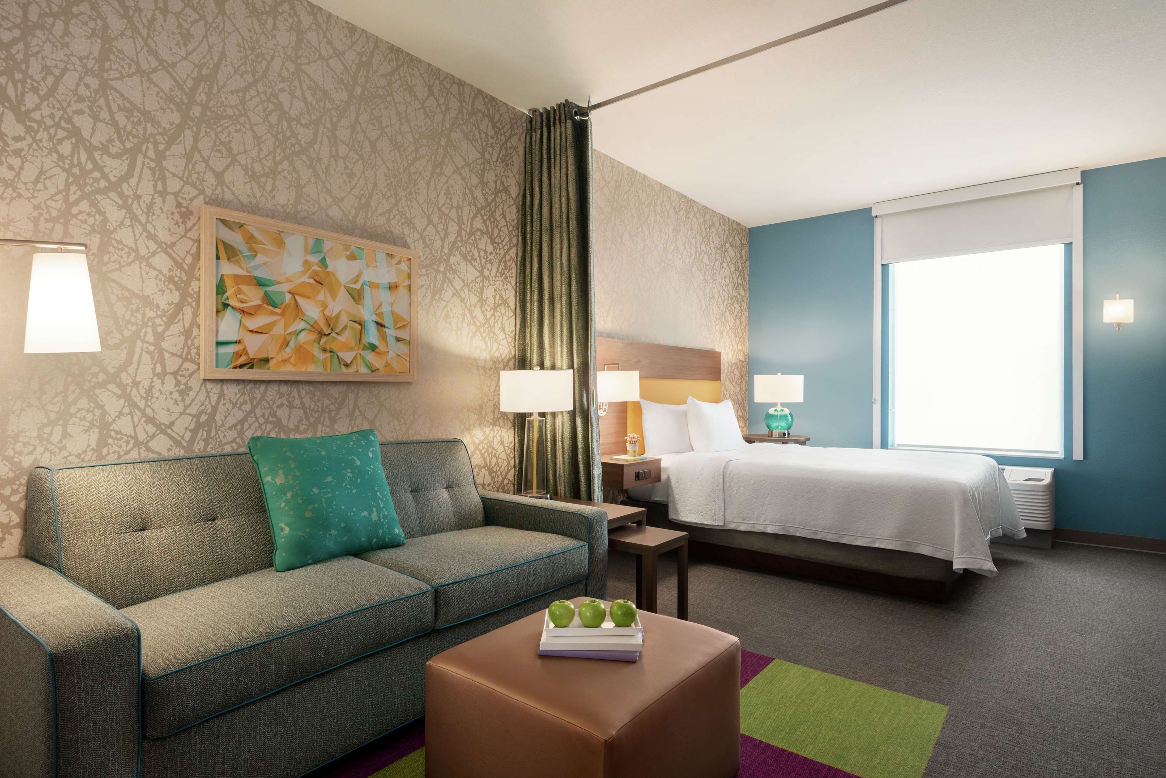 studio, 1 queen bed, non smoking | living area | flat-screen tv