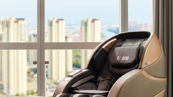 King One Bed Deluxe Suite | Balcony