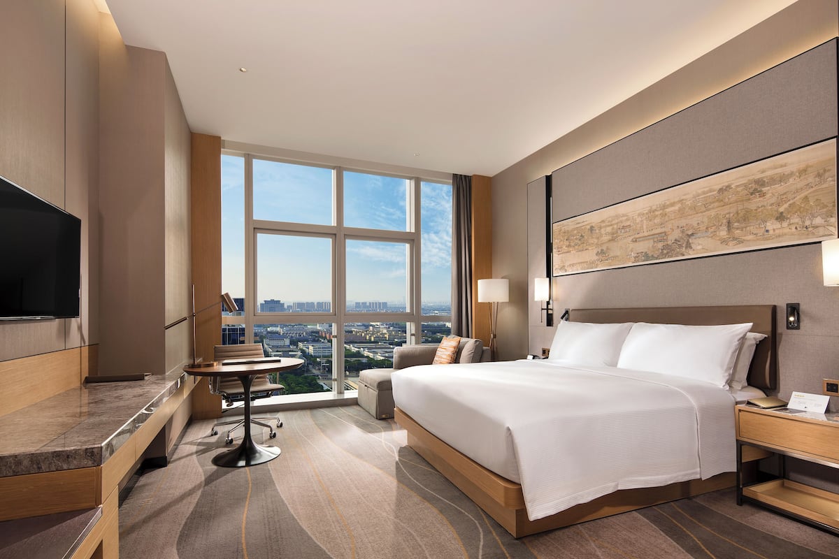 In-room safe, bed sheets