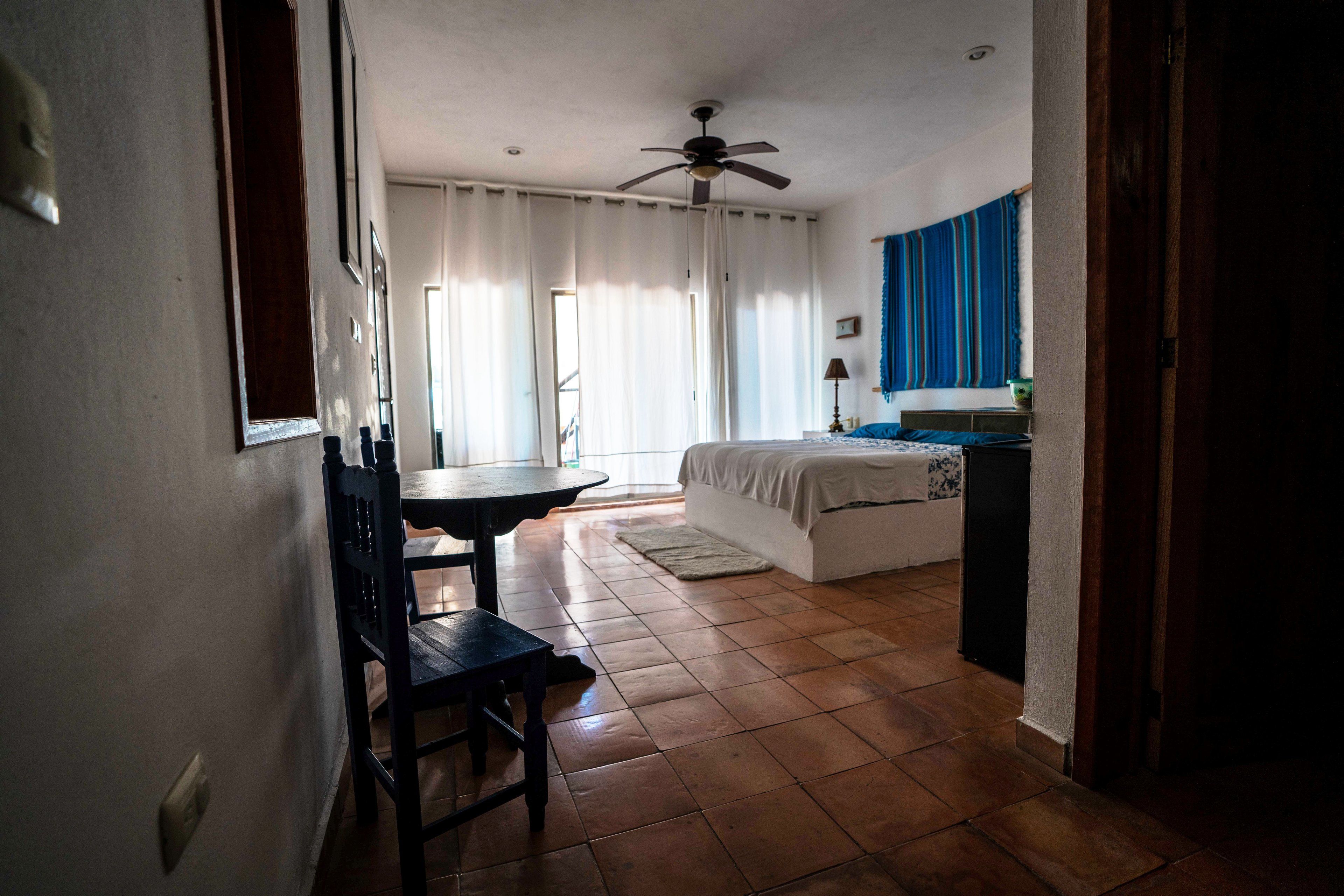 deluxe double room, 1 king bed, non smoking, pool view | in-room safe, free wifi, bed sheets