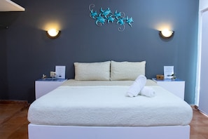 Deluxe-Doppelzimmer, 1 King-Bett, Nichtraucher, Stadtblick | Zimmersafe, kostenloses WLAN, Bettwäsche