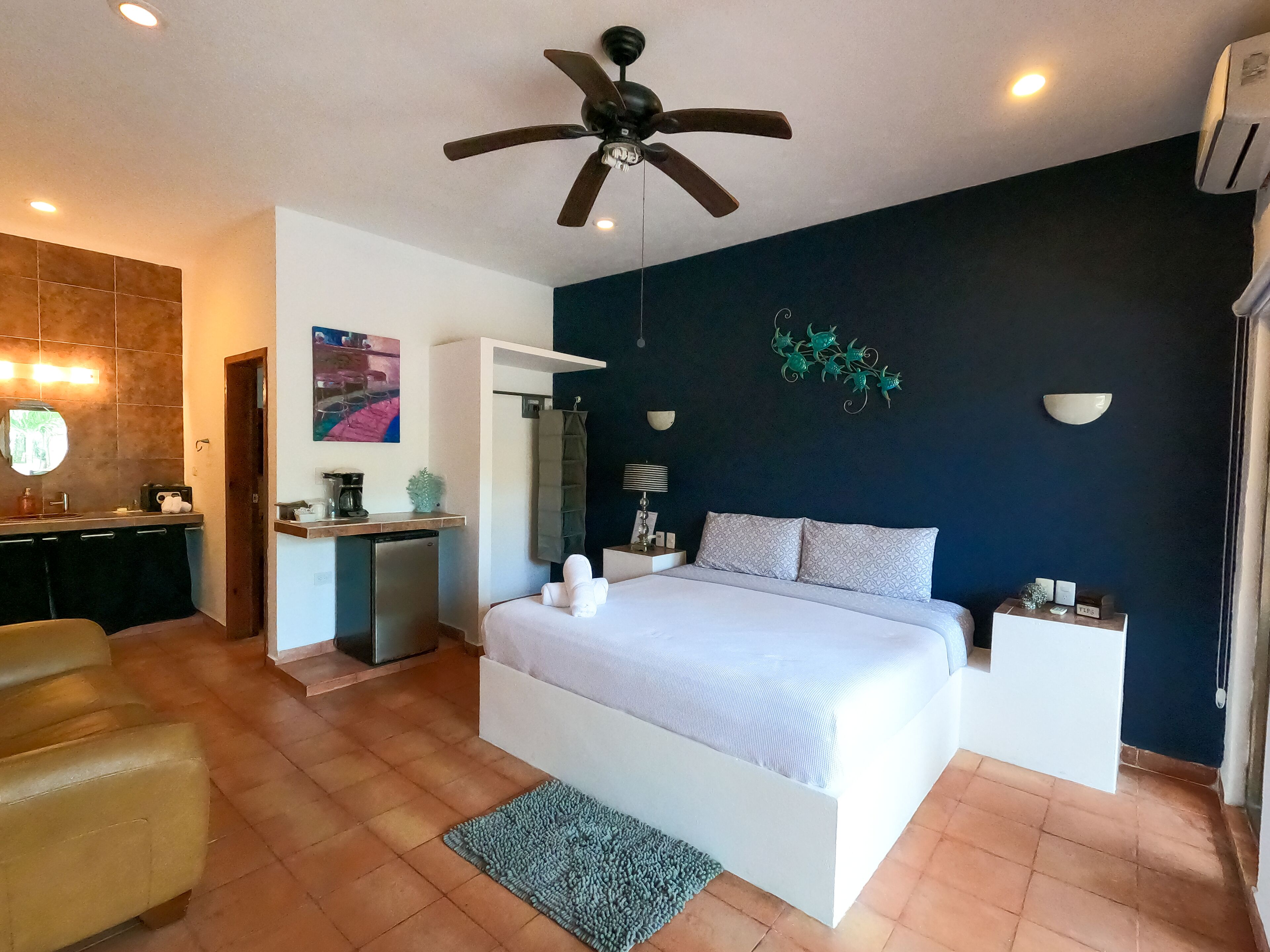 deluxe double room, non smoking, pool side | in-room safe, free wifi, bed sheets