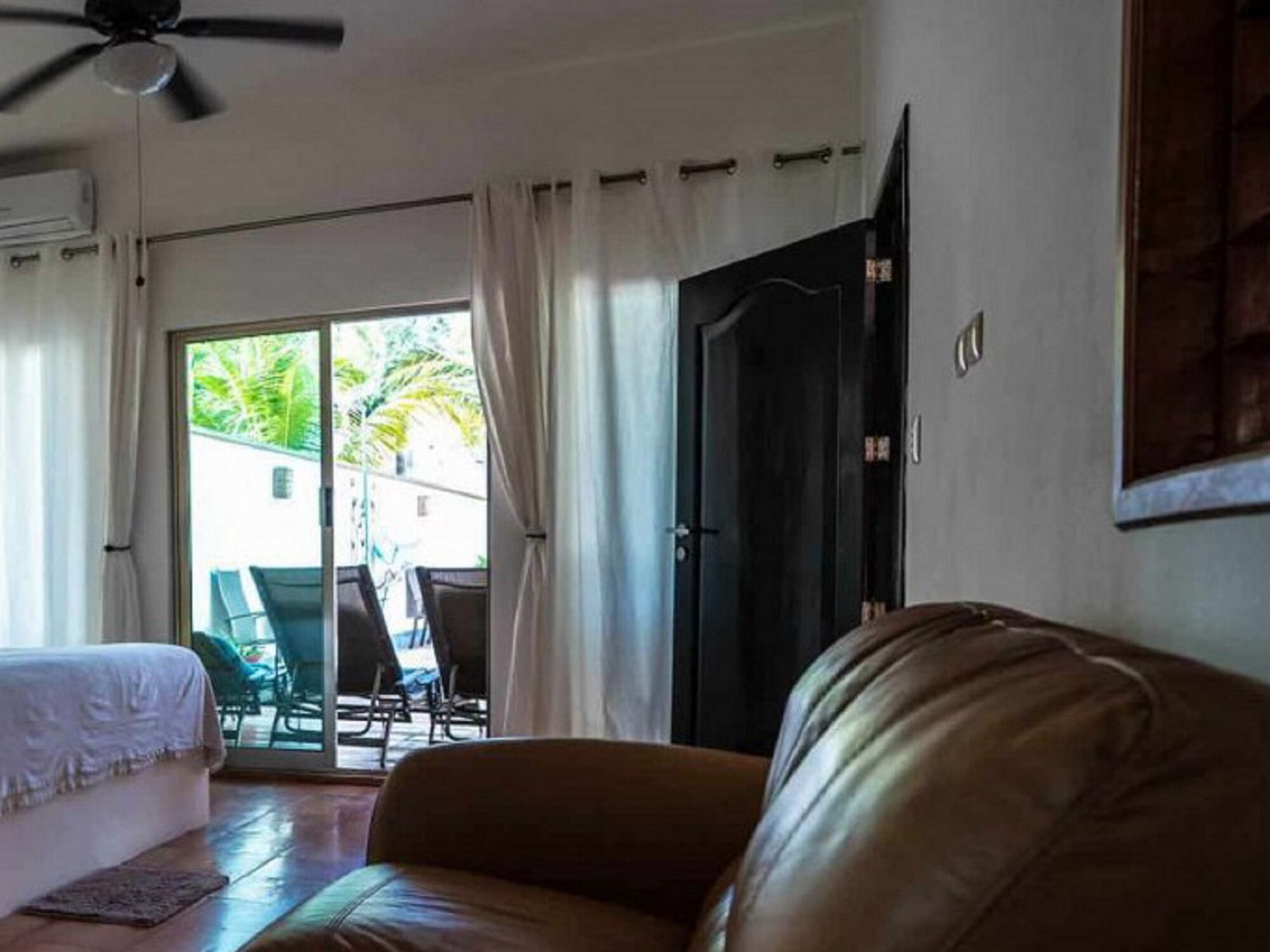 deluxe double room, non smoking, pool side | in-room safe, free wifi, bed sheets