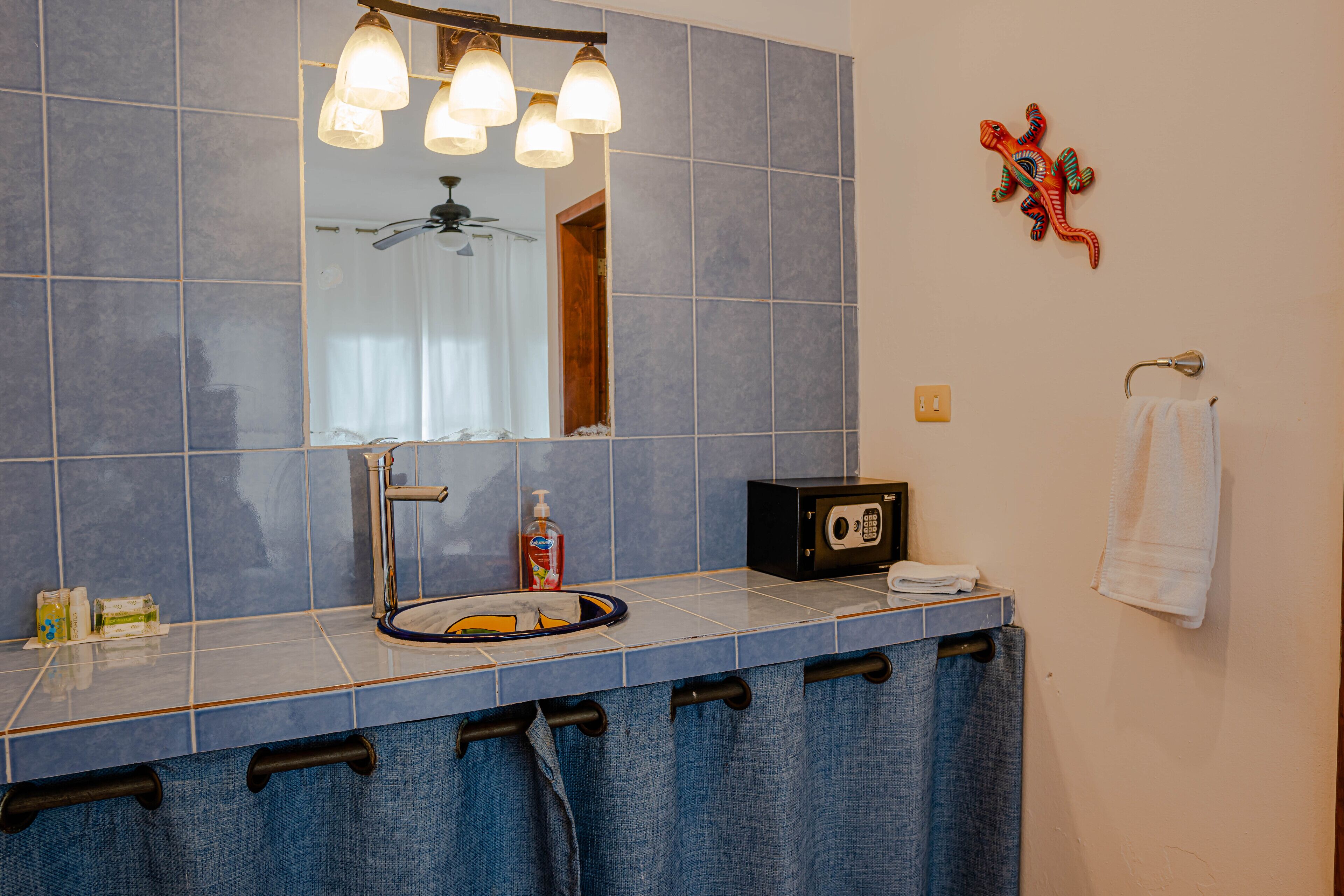 deluxe double room, 1 king bed, non smoking, city view | bathroom sink