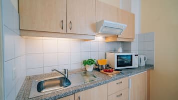 Apartamento Confort | Cocina básica privada | Frigorífico y congelador