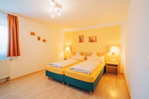 Basic-Doppelzimmer | Allergikerbettwaren, Minibar, Schreibtisch, Verdunkelungsvorhänge