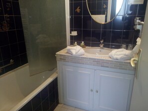 Vierbettzimmer, Nichtraucher | Badezimmer