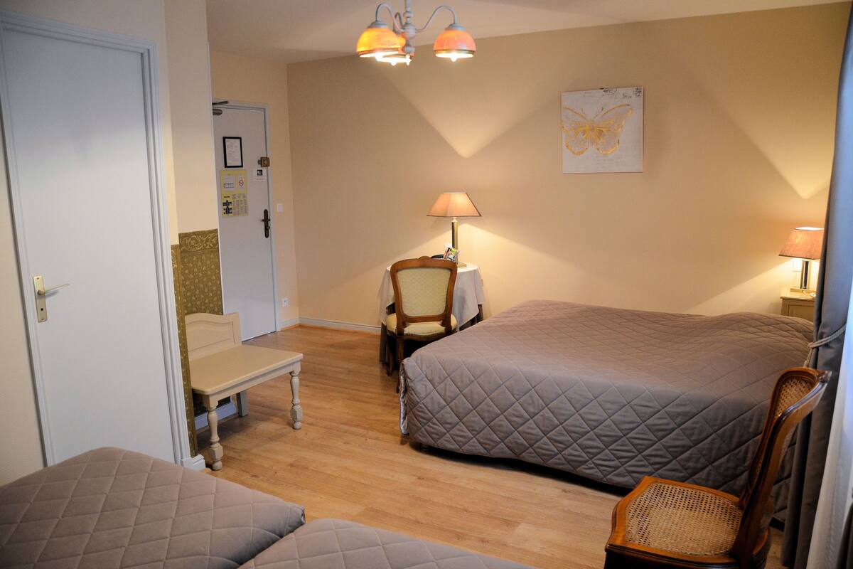 quadruple room, non smoking | blackout curtains, soundproofing, free wifi, bed sheets