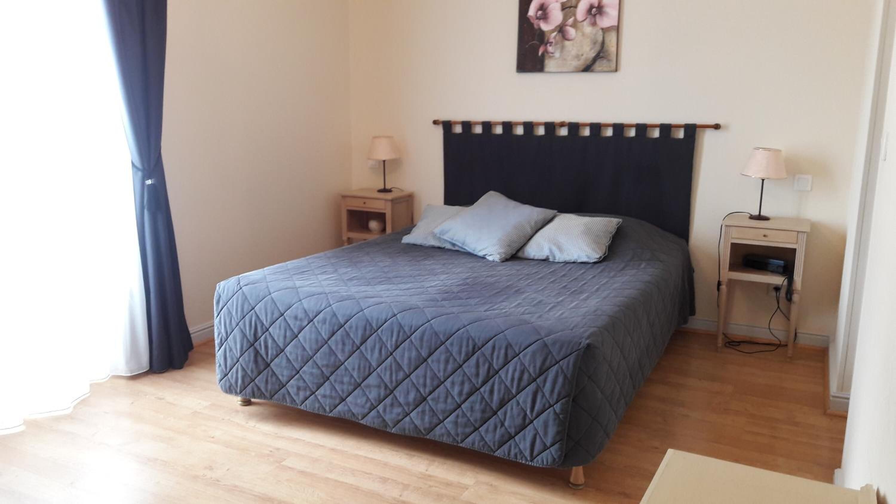 Blackout drapes, soundproofing, free WiFi, bed sheets