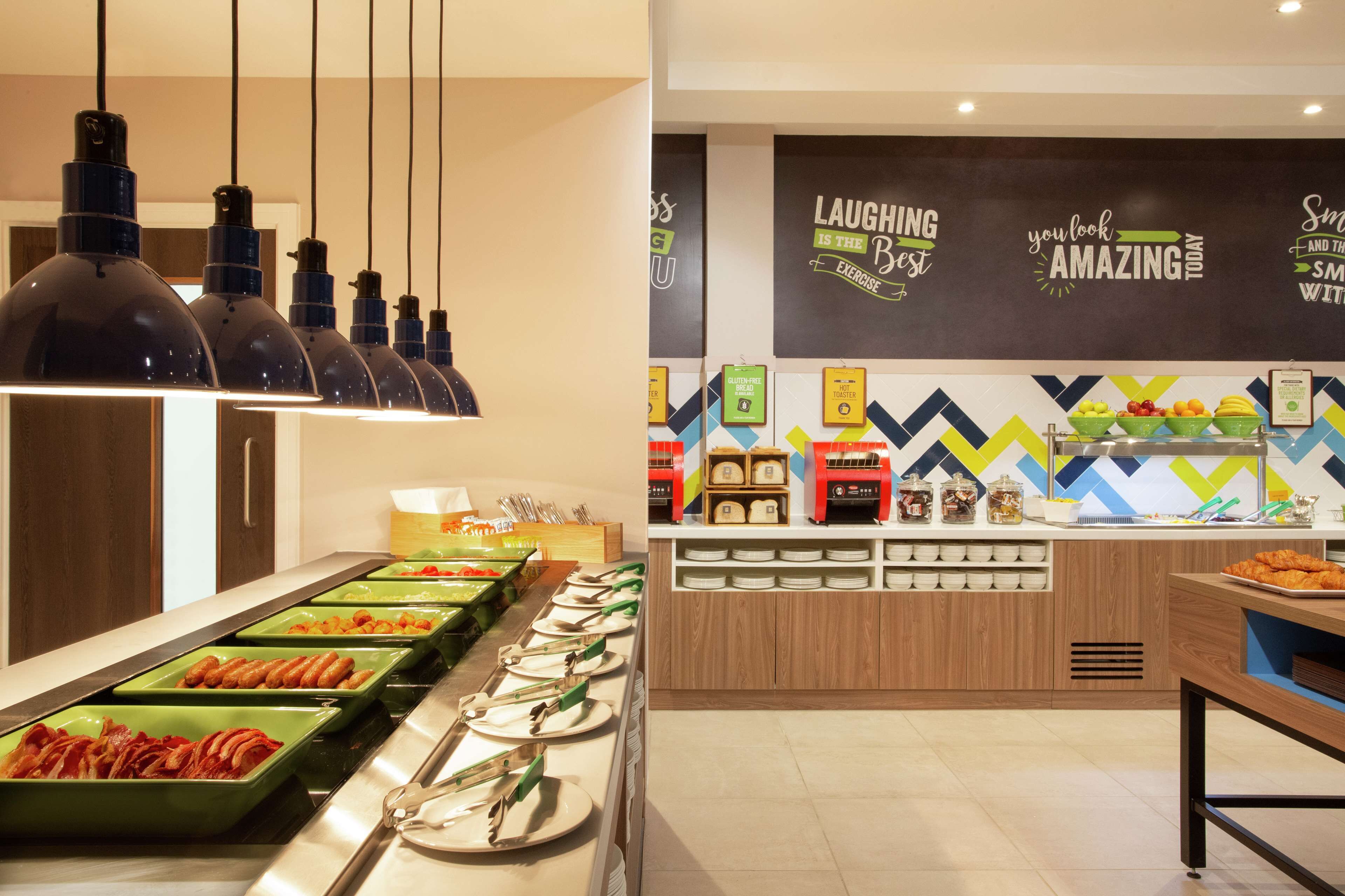 매일 뷔페 무료 아침 식사 포함