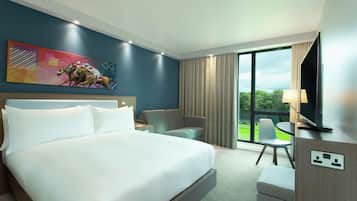Family Room, 1 King Bed | In-room safe, desk, blackout drapes, iron/ironing board