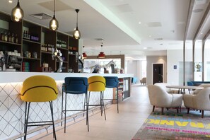 Breakfast, lunch and dinner served - Hampton by Hilton Hamilton Park (Hamilton)
