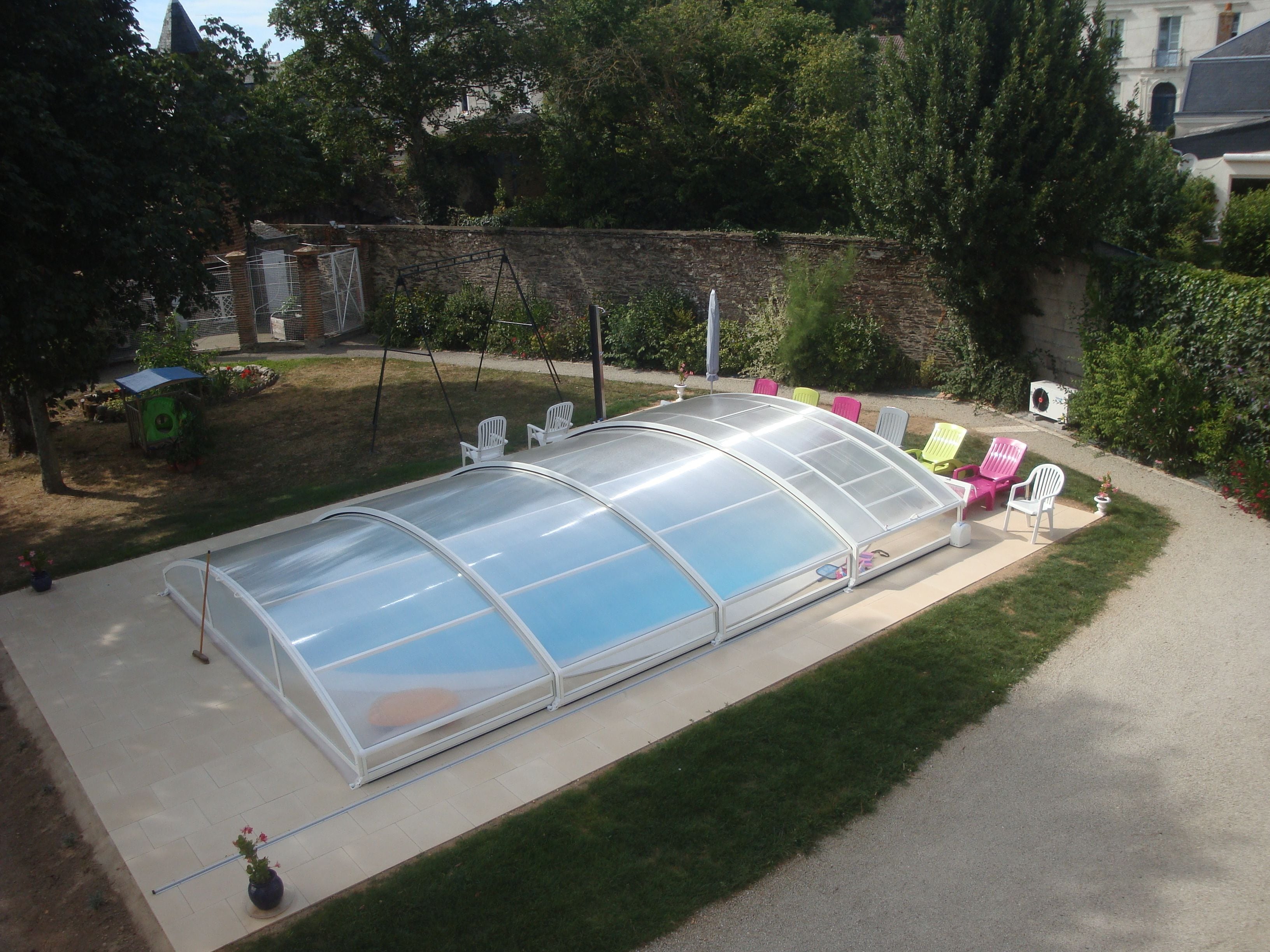 Piscine extérieure (ouverte en saison), parasols de plage