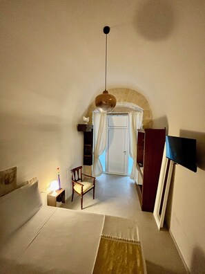 Premium bedding, down duvets, memory-foam beds, blackout curtains - Le Marinelle (Trani)