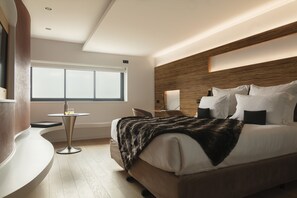 Premium bedding, minibar, in-room safe, desk -  Hôtel & Restaurant Origines par Adrien Descouls - Teritoria (Le Broc)