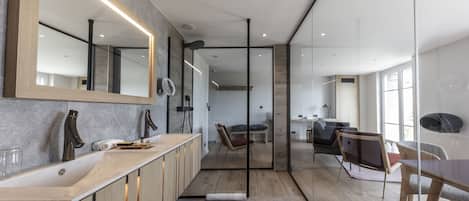 Suite de charme, vue panoramique et cheminee a l ethanol (Gentiane / Giroflee) | Bathroom | Shower, designer toiletries, hair dryer, bathrobes