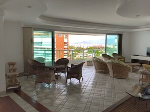Lobby sitting area - Cobertura em Riviera vista para o Mar (Bertioga)
