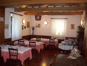 Breakfast and dinner served, Italian cuisine - Albergo Ristorante Gualtieri (Barberino di Mugello)